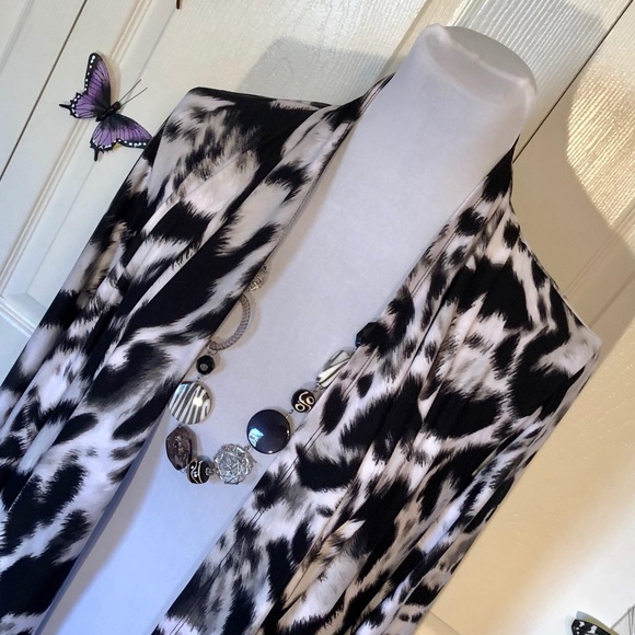 📂 Essentials by Milano Animal Print Waterfall Long Sleeve Cardigan - Picture 6 of 7